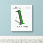1つのゴルフボールの穴 キャンバスプリント (インサイチュ (ウッドフロア))