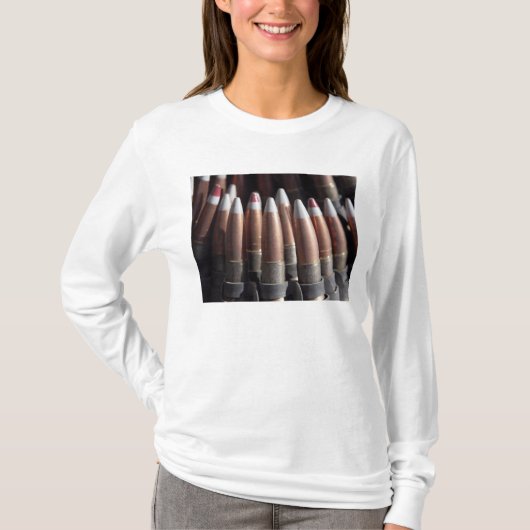 1つのトレーサに4つのボールのラウンドの均等なミックス Tシャツ (正面)