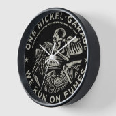 1つのニッケルのガレージ。我々は走壁の時計v1に煙を出す 壁時計 (傾斜)