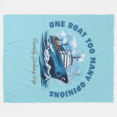 1つのボートあまりにも多くの意見、家族の魚釣り旅行 フリースブランケット (正面(横))