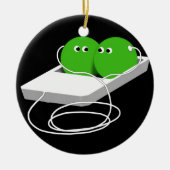 1つのポッドに2つのエンドウ豆(テキストを追加) セラミックオーナメント (正面)