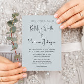 1つのモダンにダスティブルーシンプルス結婚スクリプト インビテーションポストカード