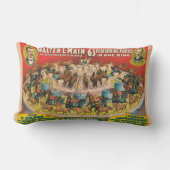 1つのリングや輪で63の馬を演奏するサーカスのポスター ランバークッション (正面)