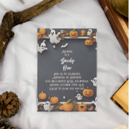 1つの不気味かわいいハロウィンファースト誕生日 招待状