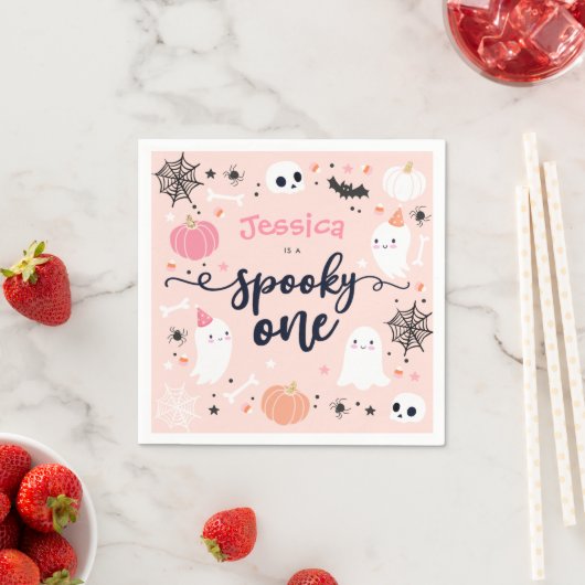 1つの不気味かわいいハロウィーン幽霊1st誕生日デコール スタンダードカクテルナプキン (インサイチュ)