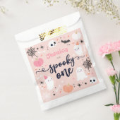 1つの不気味かわいいハロウィーン幽霊1st誕生日デコール フェイバーバッグ (封をした状態)