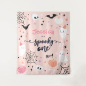 1つの不気味かわいいハロウィーン幽霊1st誕生日バーン タペストリー (正面)