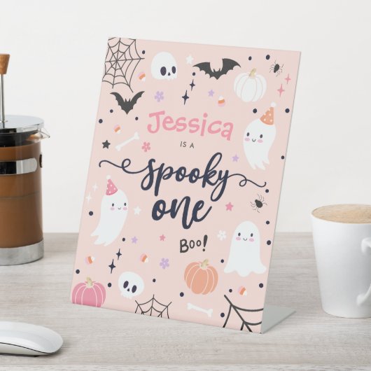 1つの不気味かわいいハロウィーン幽霊1st誕生日パーティー 台座サイン (インサイチュ)