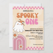 1つの不気味かわいい幽霊ピンクの女の子の最初の誕生日 招待状 (正面)