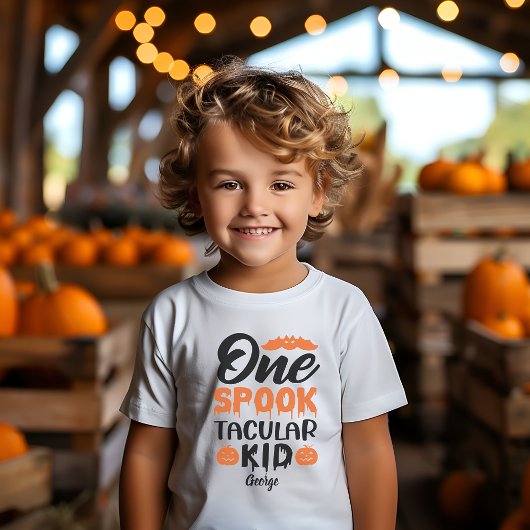 1つの不気味な子パーソナライズされたの不気味な季節 Tシャツ