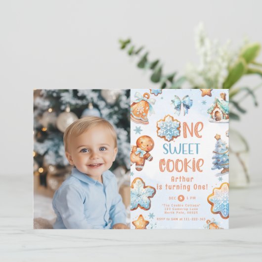 1つの小さなCookie男の子のクリスマス1番目の誕生日の写真 招待状 (スタンド正面)