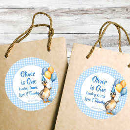 1つの幸運なアヒルの青いギンガムの誕生日のお願い ラウンドシール