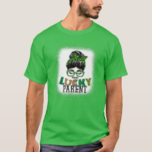 1つの幸運な親の漂白Messy BunSt patricksダ Tシャツ