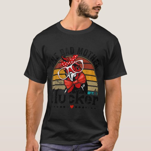 1つの悪い母クラッカー鶏の母の母の日ギフト Tシャツ (正面)