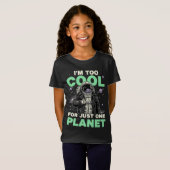 1つの惑星では物足りない Tシャツ (正面フル)
