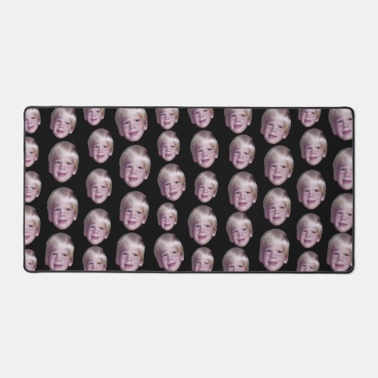 1つの浮動ヘッドフォトを追加 – ランダムパターンブラック デスクマット (正面)