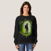 1つの素晴らしいキャンピングママ – キャンピングママ緑の森 スウェットシャツ (正面フル)