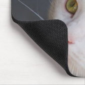 1つの緑の瞳及び1の青い目を持つ白い猫 マウスパッド (コーナー)