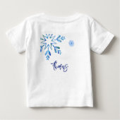1つの赤ちゃん青い雪の結晶クリスマス ベビーTシャツ (裏面)