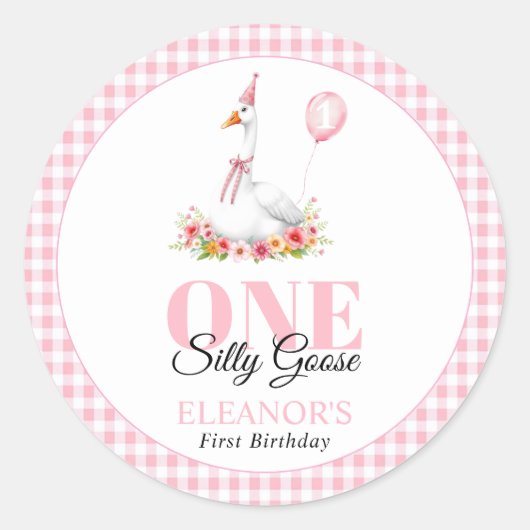 1つの間抜けガチョウ、ピンクのギンガムガールの女の子の1歳の誕生日 ラウンドシール (正面)