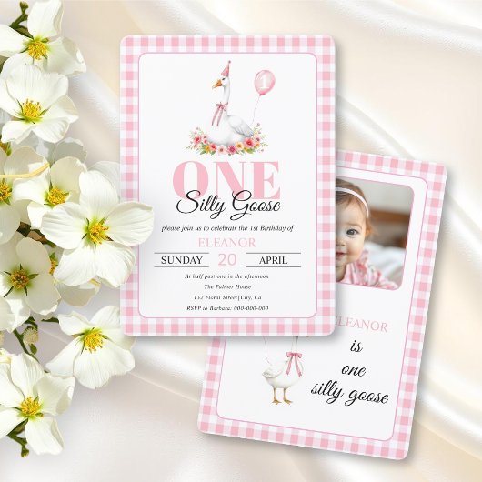1つの間抜けガチョウ、ピンクのギンガムガールの女の子の1歳の誕生日 招待状