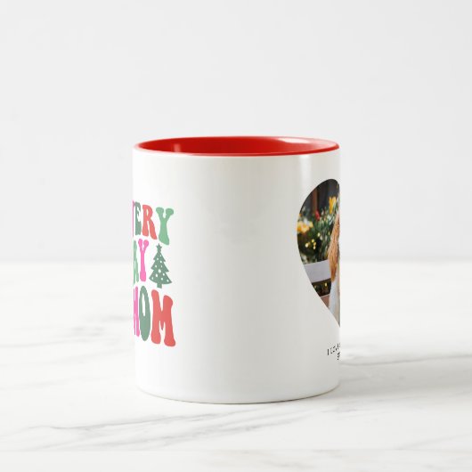 1つの非常メリーに犬の母クリスマスデイフォトドッグ ツートーンマグカップ (中央)