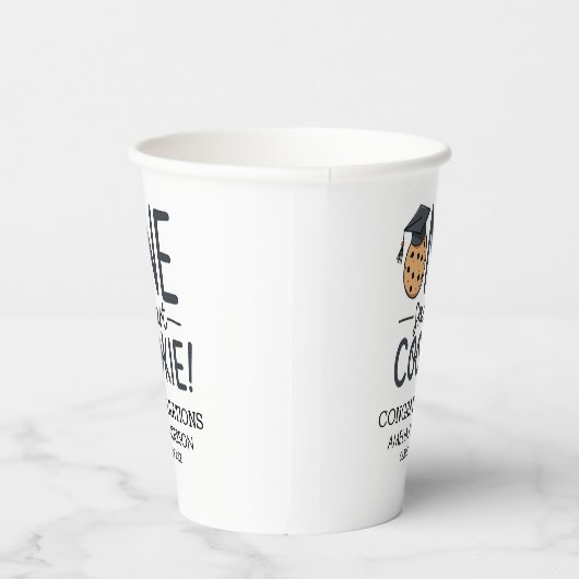 1つの頭が切れるクッキーの卒業クラス 紙コップ (右)