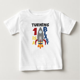 1つを回す誕生日のロケットの最初ワイシャツは送風です ベビーTシャツ