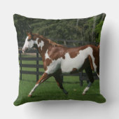 1つを走っているペンキの馬 クッション (裏面)