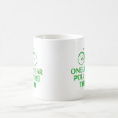 1つ空気を汚すより少ない車 コーヒーマグカップ (中央)