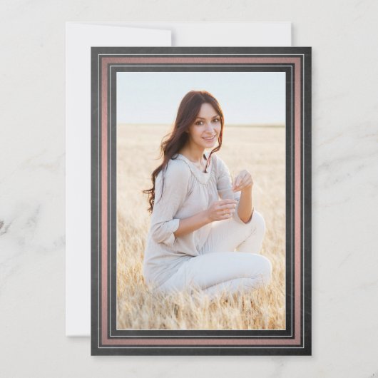 1フォトブラックエレガントの黒板とピンクの卒業 招待状 (裏面)