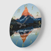1ペテロ5:7キリスト教信仰の湖 ラージ壁時計 (傾斜)