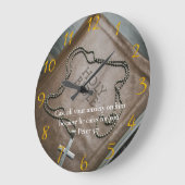 1ペテロ5:7十字架の聖なる聖書 ラージ壁時計 (傾斜)