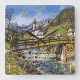 1ペテロ5:7山の近くの教会 スクエア壁時計