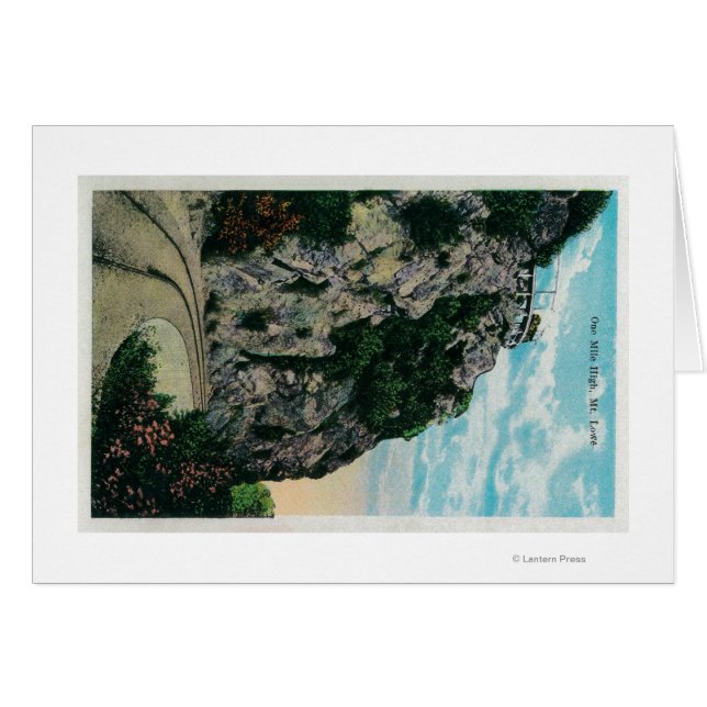 1マイルの高さ、ローエマウン山。カリフォルニア州ローエ (正面横)