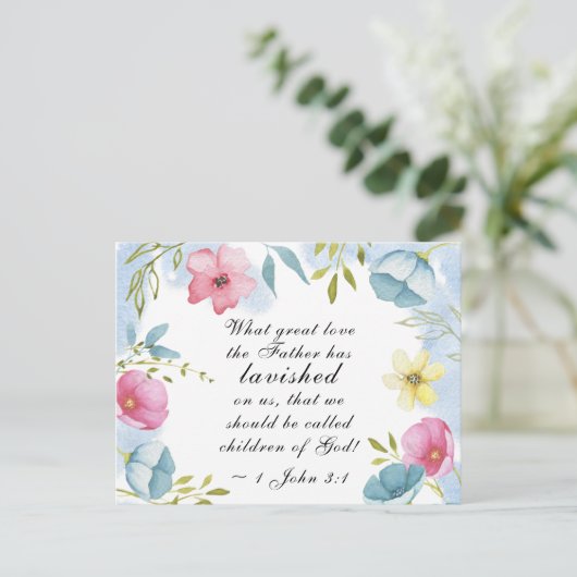 1ヨハネ3:1素晴らしは父が私たちに惜しみなく与えた ポストカード (スタンド正面)