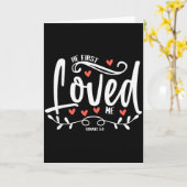 1ヨハネ4_19 – 彼はまず私を愛した 聖書の言葉 ギフト カード (黄色い花)