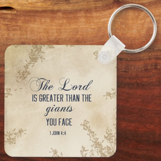 1ヨハネ4 4主は巨大なバイブル素晴らしよりもも優れている キーホルダー (裏面)