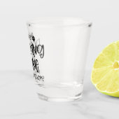 1人おもしろいで飲まなもしい犬は家にいる ショットグラス (右)