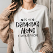 1人おもしろいで飲まなもしい犬は家にいる Tシャツ