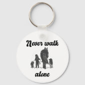 1人で歩かない – 素朴動物愛好家 キーホルダー (正面)