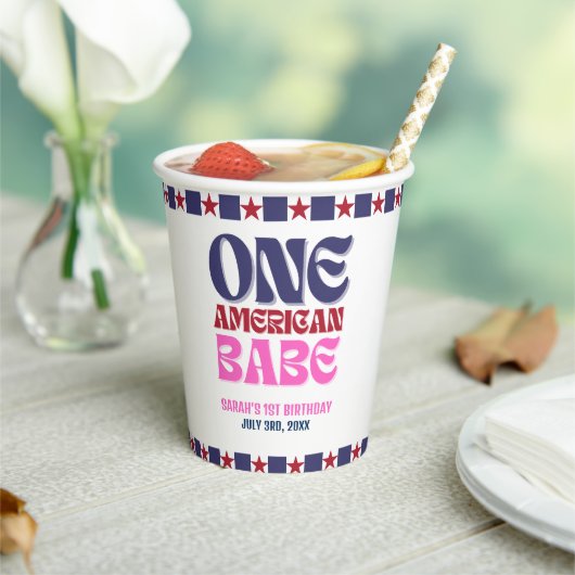 1人のアメリカ人バベ7月1日の誕生日の4日 紙コップ (インサイチュ)