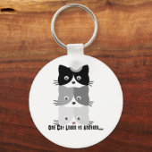 1匹の猫がもう1匹のキーチェーンにつながっている キーホルダー (正面)