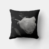 "1匹の白いバラ"の枕 クッション (裏面)