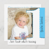 1匹の誕生日の招待状を回している男の子の一見 招待状 (正面/裏面)