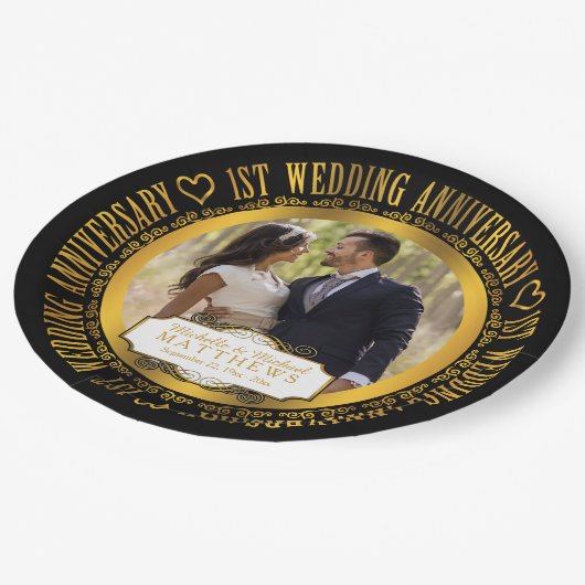 1周年記念結婚フォトブラック | ゴールドトーン ペーパープレート (アングル)