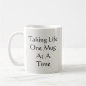 1回に1つのマグカップで人生を過ごす – Mug-A-Tude コーヒーマグカップ (左)