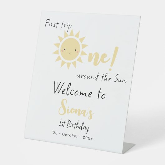1回目の旅のまわりに太陽かわいい誕生日へようこそ 台座サイン (正面)