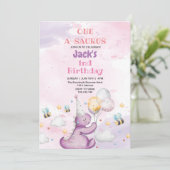 1回目の誕生日かわいい紫の恐竜とミツバチ 招待状 (スタンド正面)