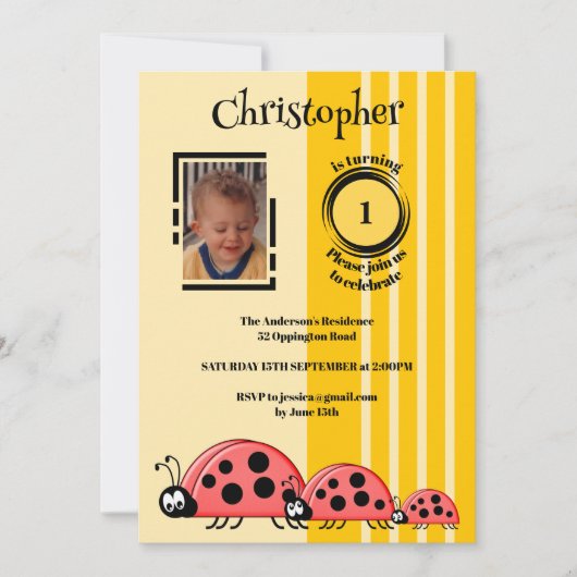 1回目の誕生日にフォトレディーバグ赤い黄色を追加 招待状 (正面)